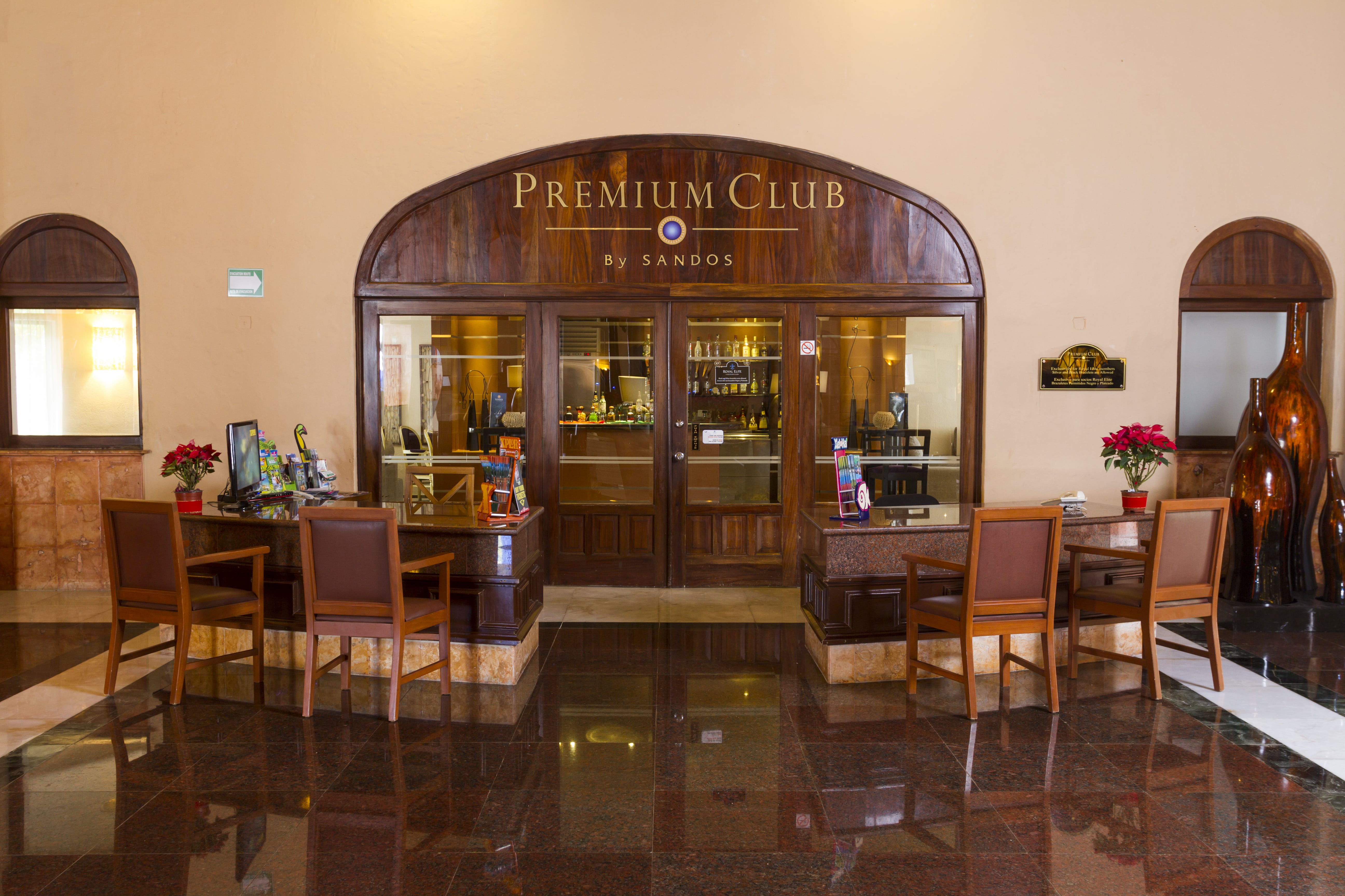 Sandos Playacar Bars