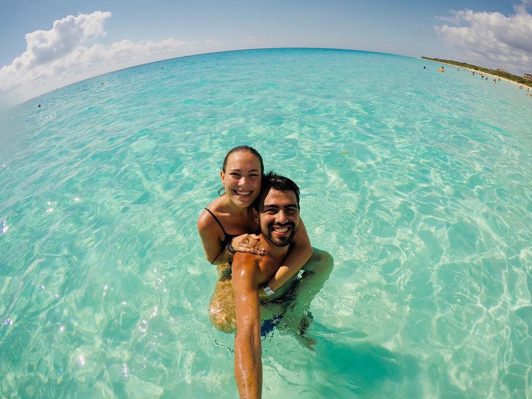 Couple beach playacar