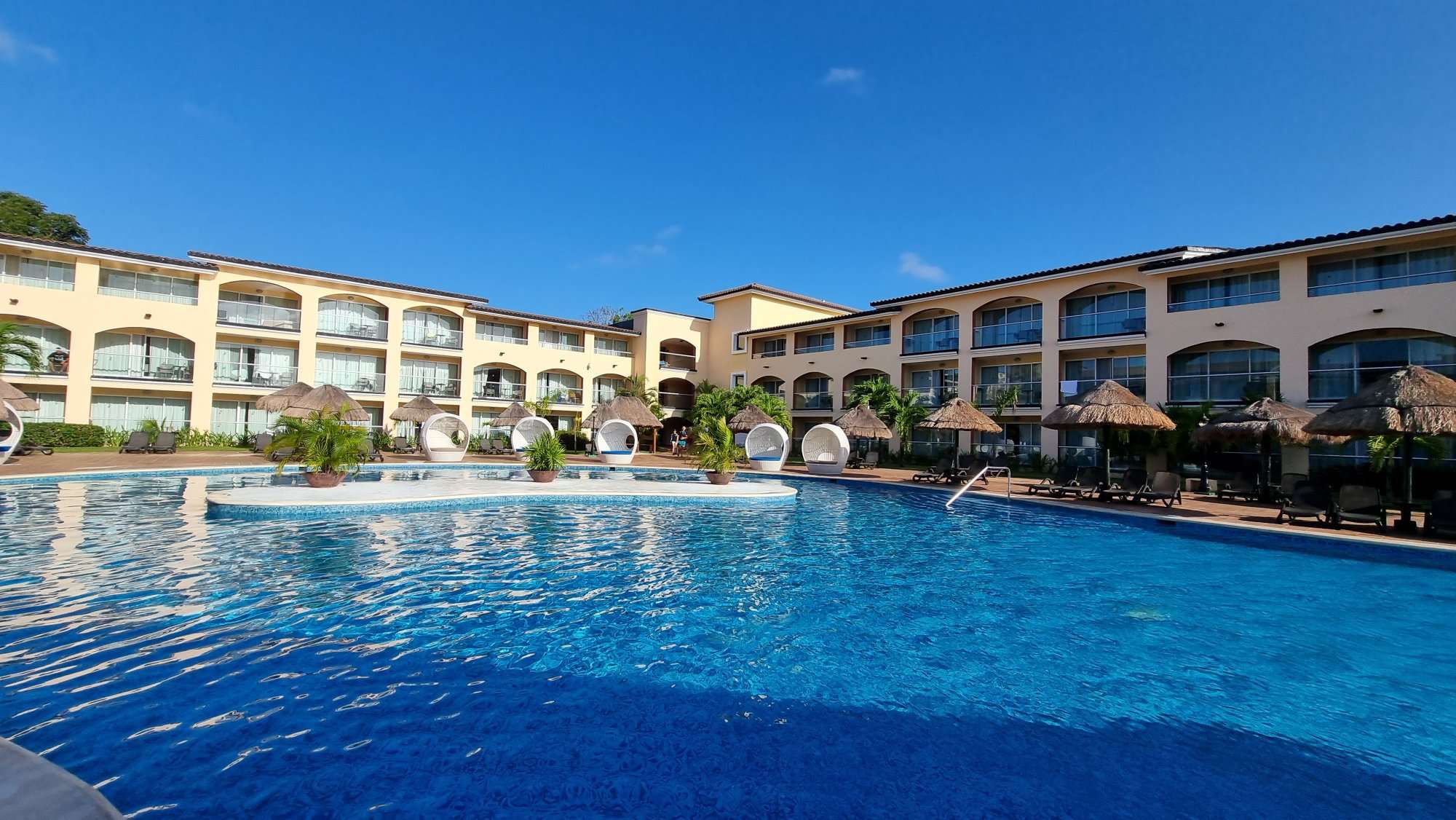 Sandos Playacar Pool Family