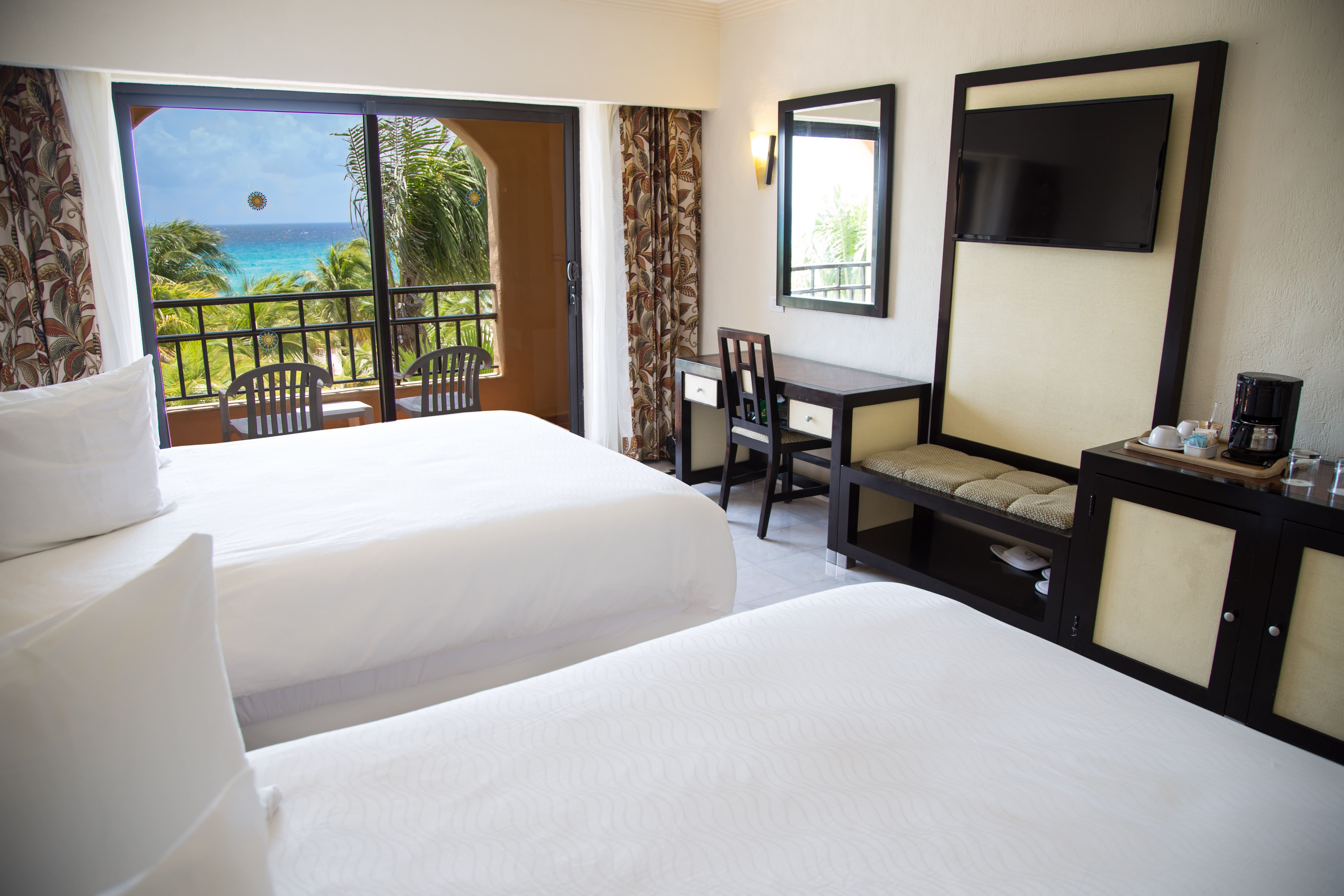 Sandos_Playacar_Room_Superior_OceanFront_06