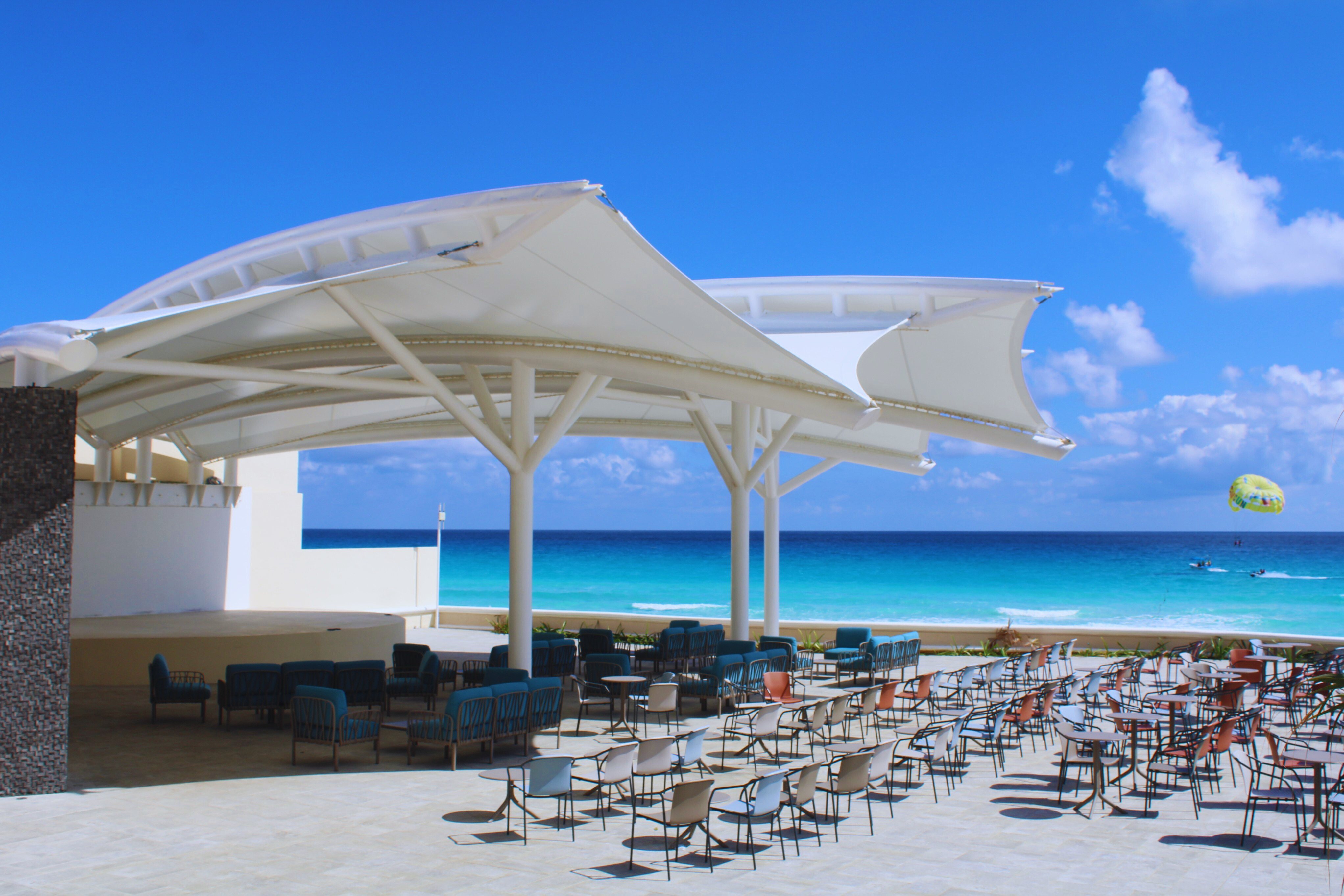 Sandos_Cancun_Bar_Two