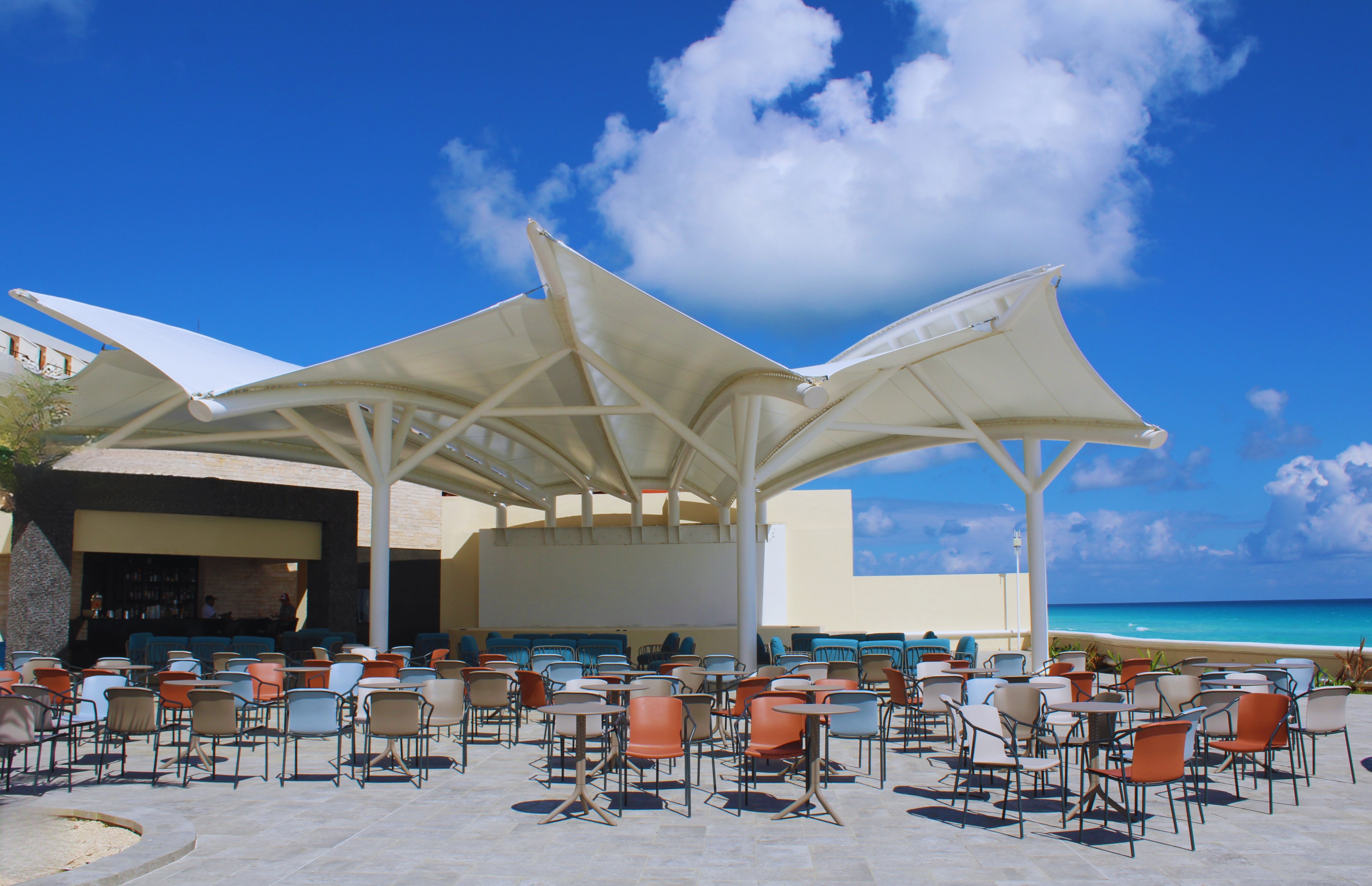 Sandos_Cancun_Bar_Two