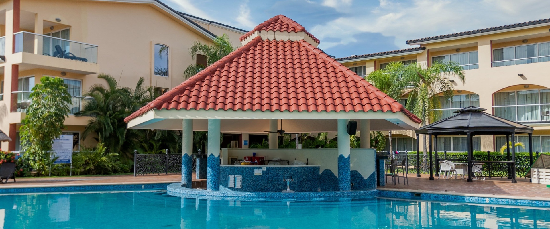 Sandos Playacar Wet Bar Family Pool