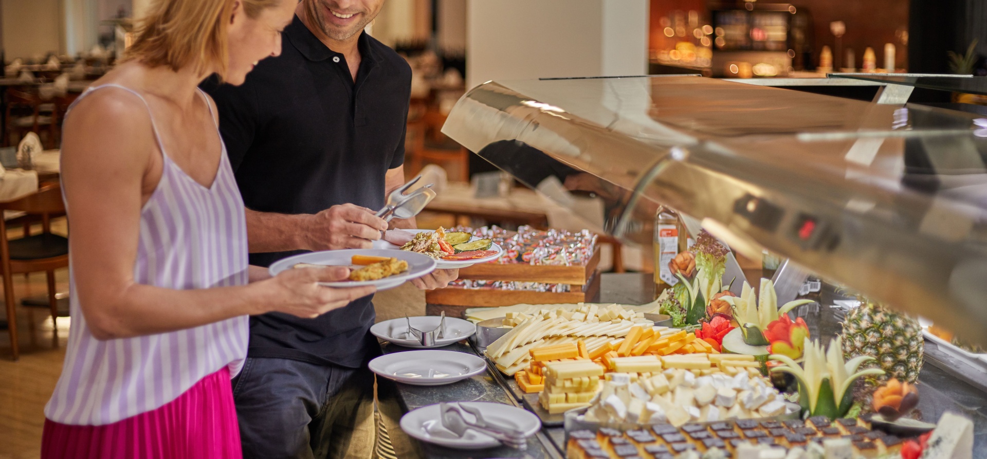 RESTAURANTS & BARS RESTAURANTS & BARS