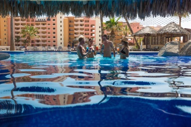 Adults pool_Sandos Finisterra