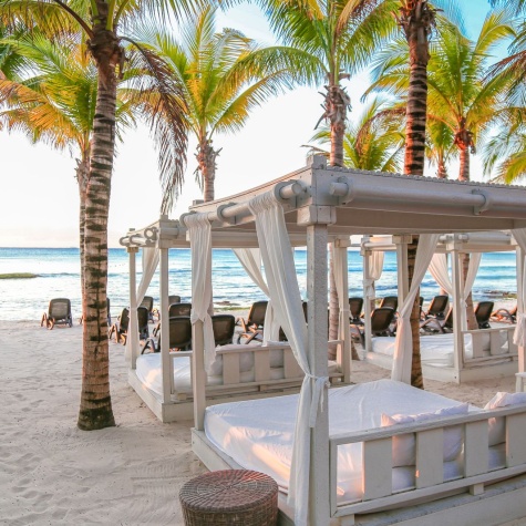 SELECT BEACHFRONT LOUNGE