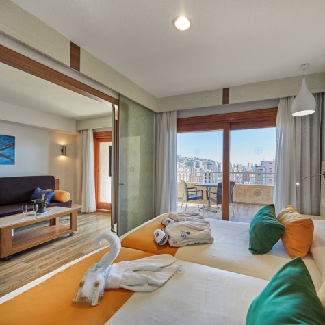 SELECT DELUXE SUITE