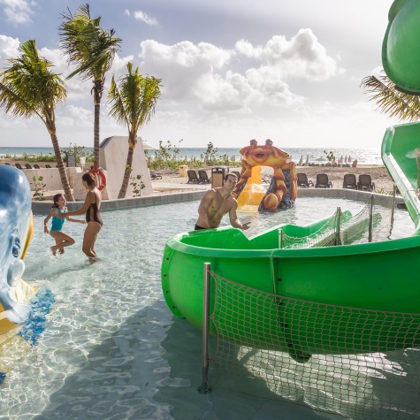 Sandos Playacar: the perfect beach next to the funniest water park