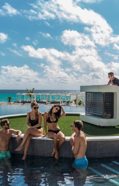 Pool Sandos Cancun