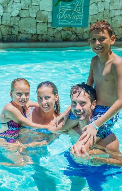 Family Pool_Sandos Caracol