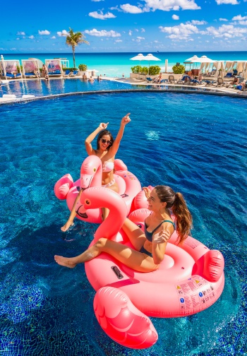 Sandos Cancun Infinity pool