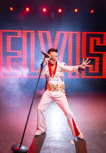 Show Elvis Forever playacar
