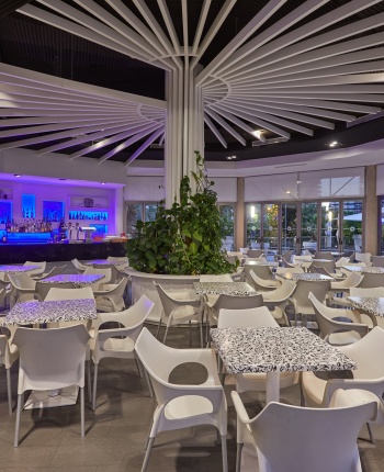 MONTECARLO SEMI-FORMAL HUDDLE ROOM