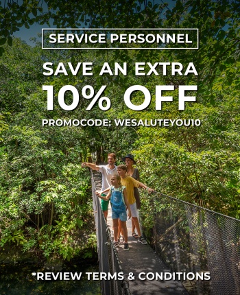 SERVICE PERSONNEL AT SANDOS CARACOL ECO RESORT