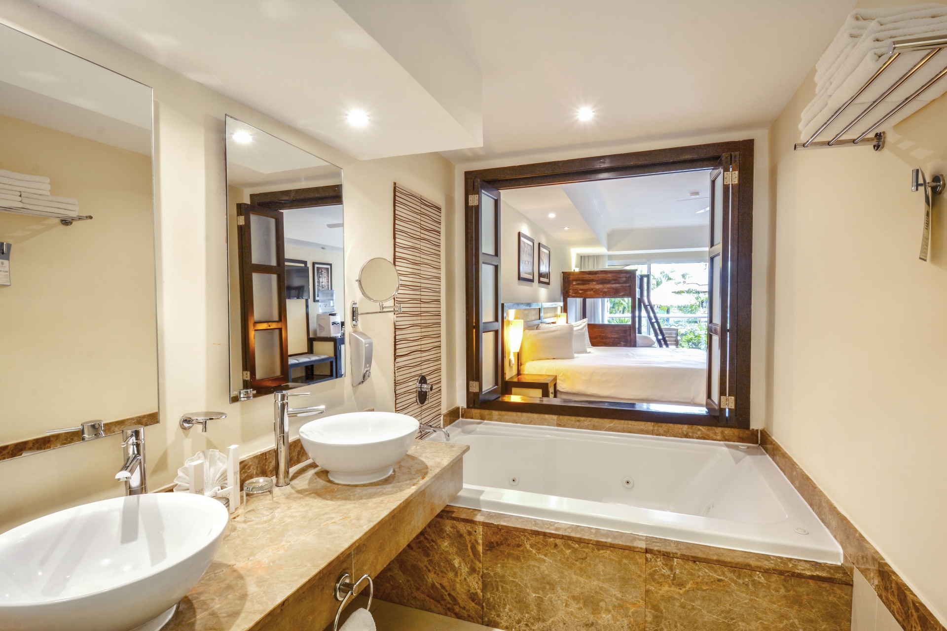 Sandos_Playacar_Riviera_Family_King_Jr_Suite