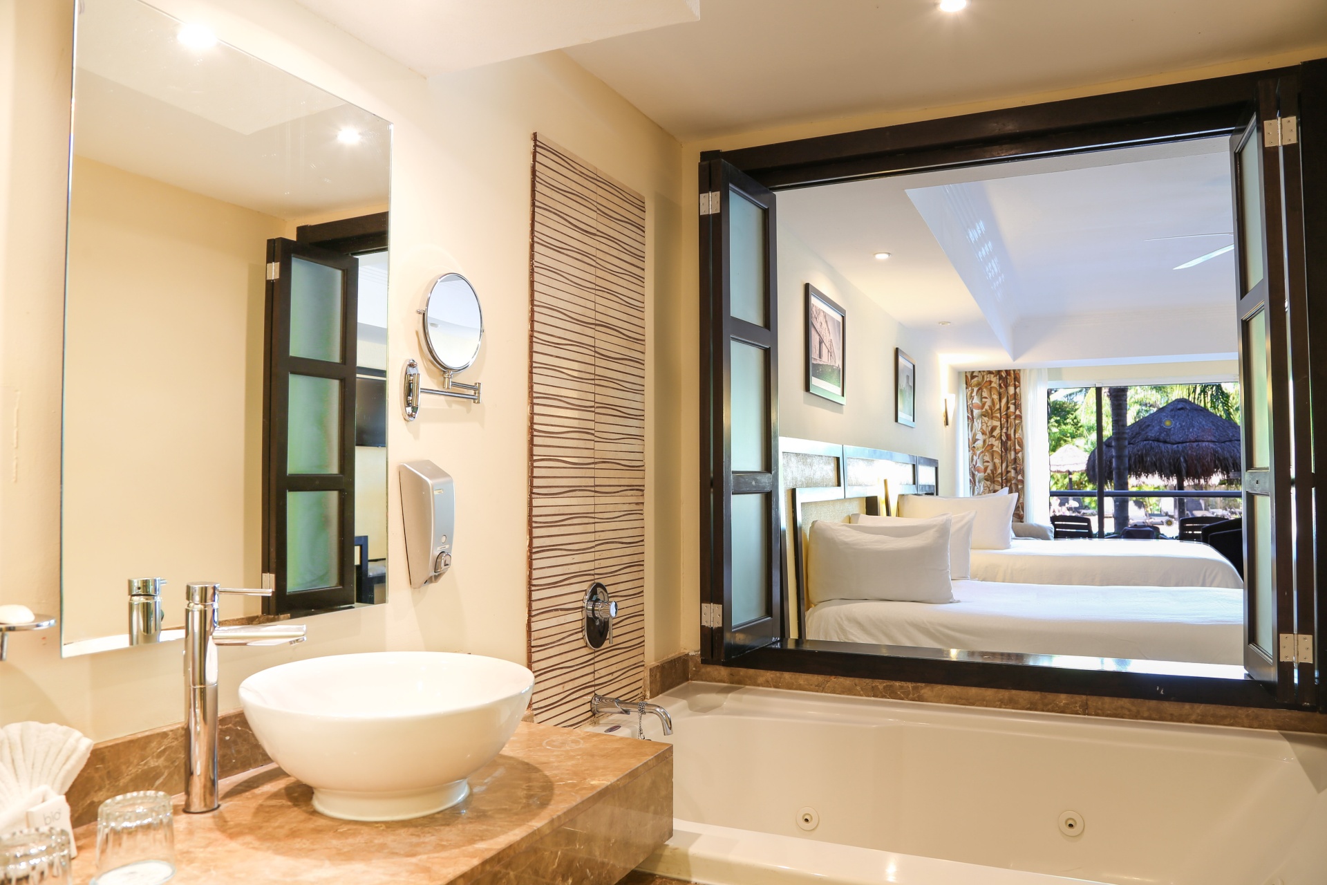 Sandos_Playacar_Riviera_Family_Queen_JrSuite