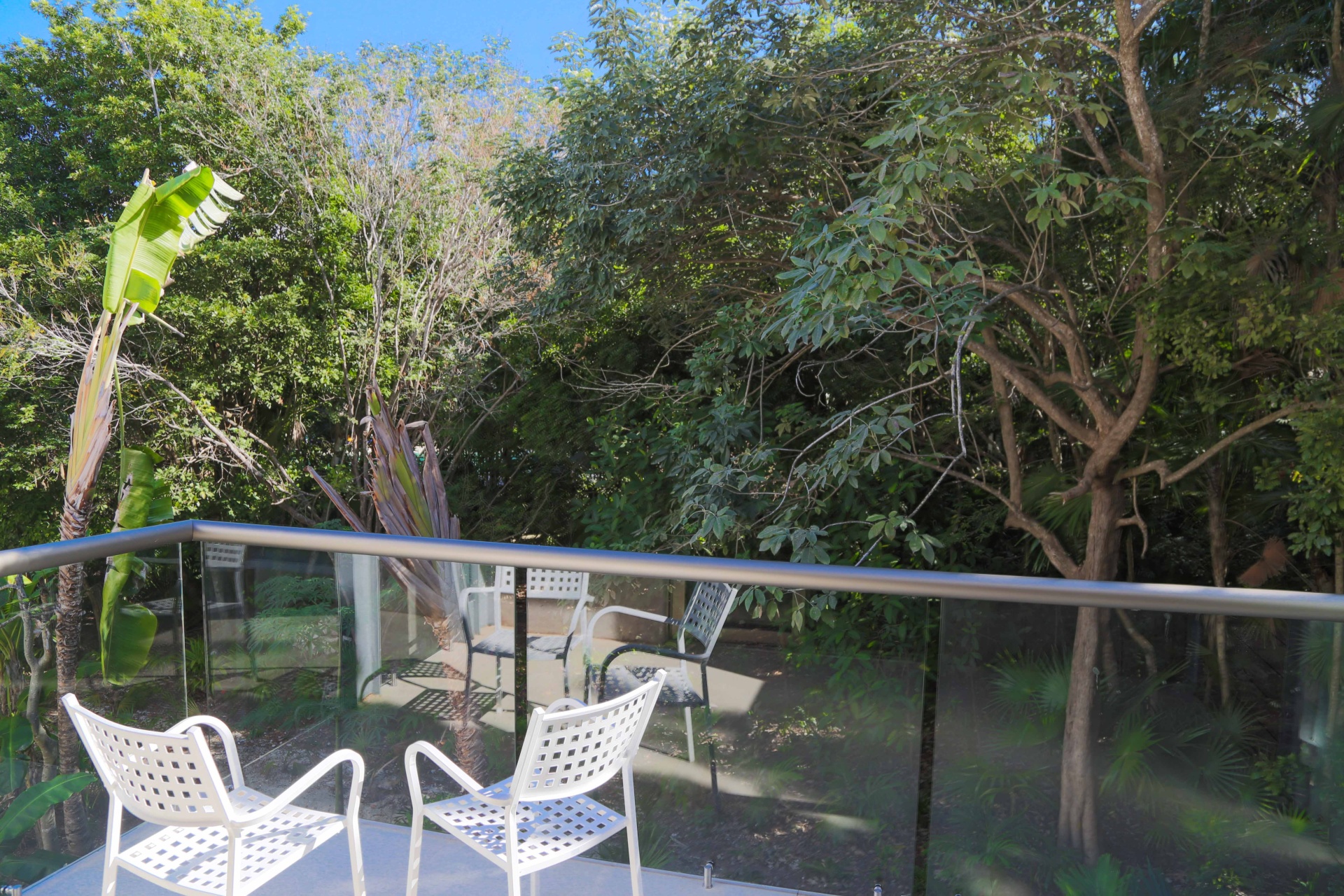 Balcon con vistas a la naturaleza.