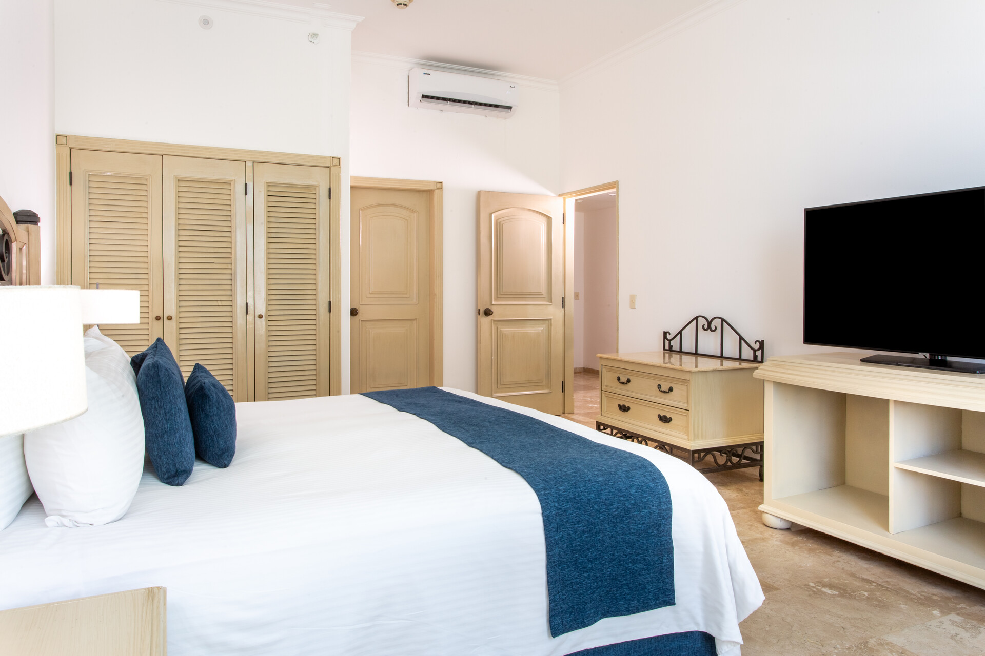 Sandos-Cancun_Room_Laguna-Suite_Room_06