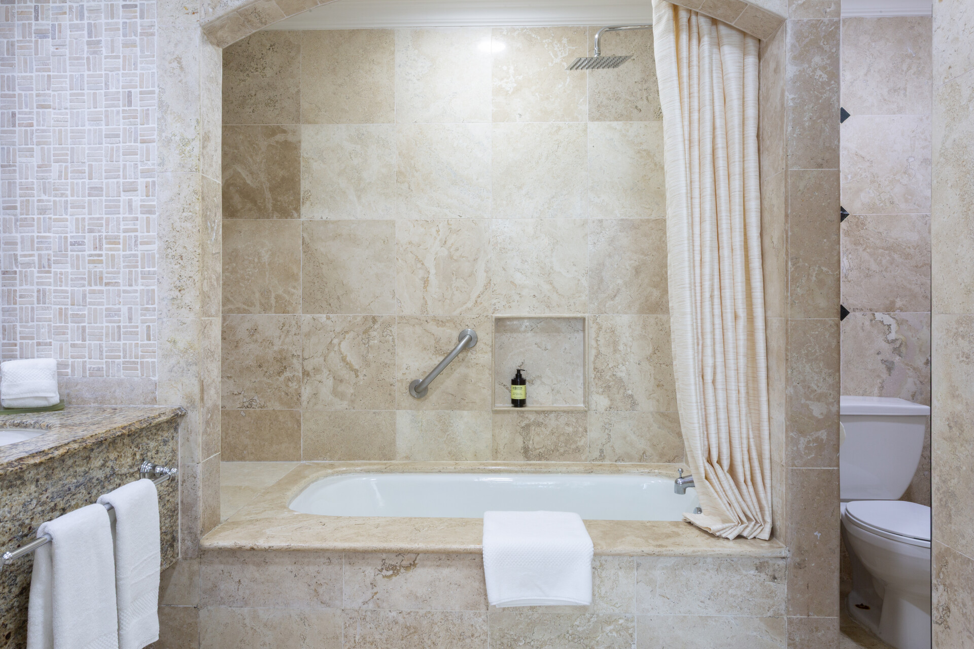 Sandos Cancun_Room_Laguna Suite_Room_08