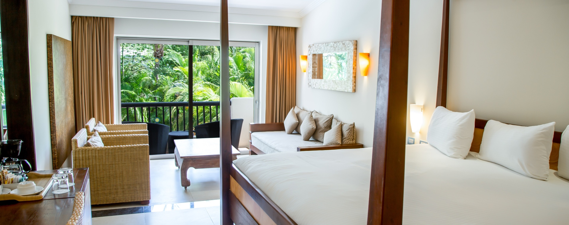 Main_RE_One_Bedroom_Suite_02