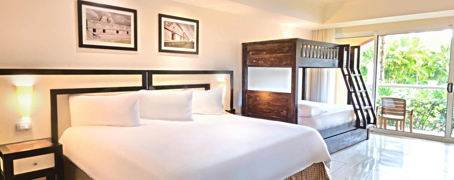 Sandos_Playacar_Riviera_Family_King_Jr_Suite_01