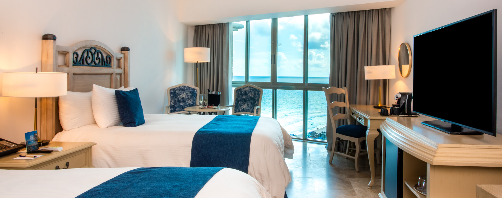 Sandos Cancun_Deluxe_Room_01