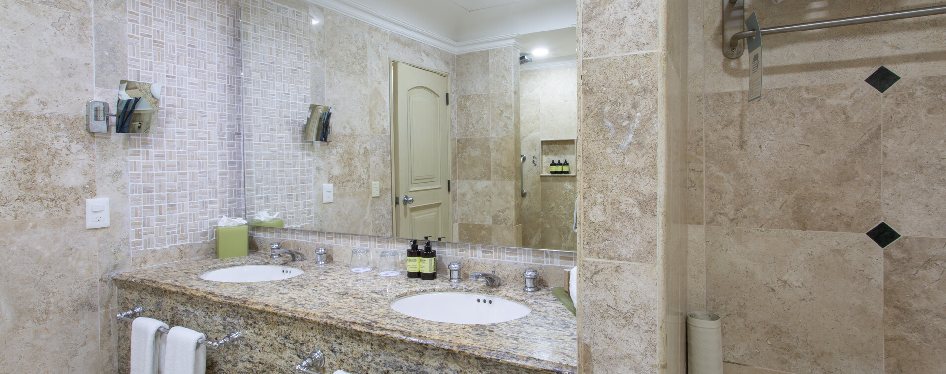 Sandos Cancun_Room_Laguna Suite_Room_10