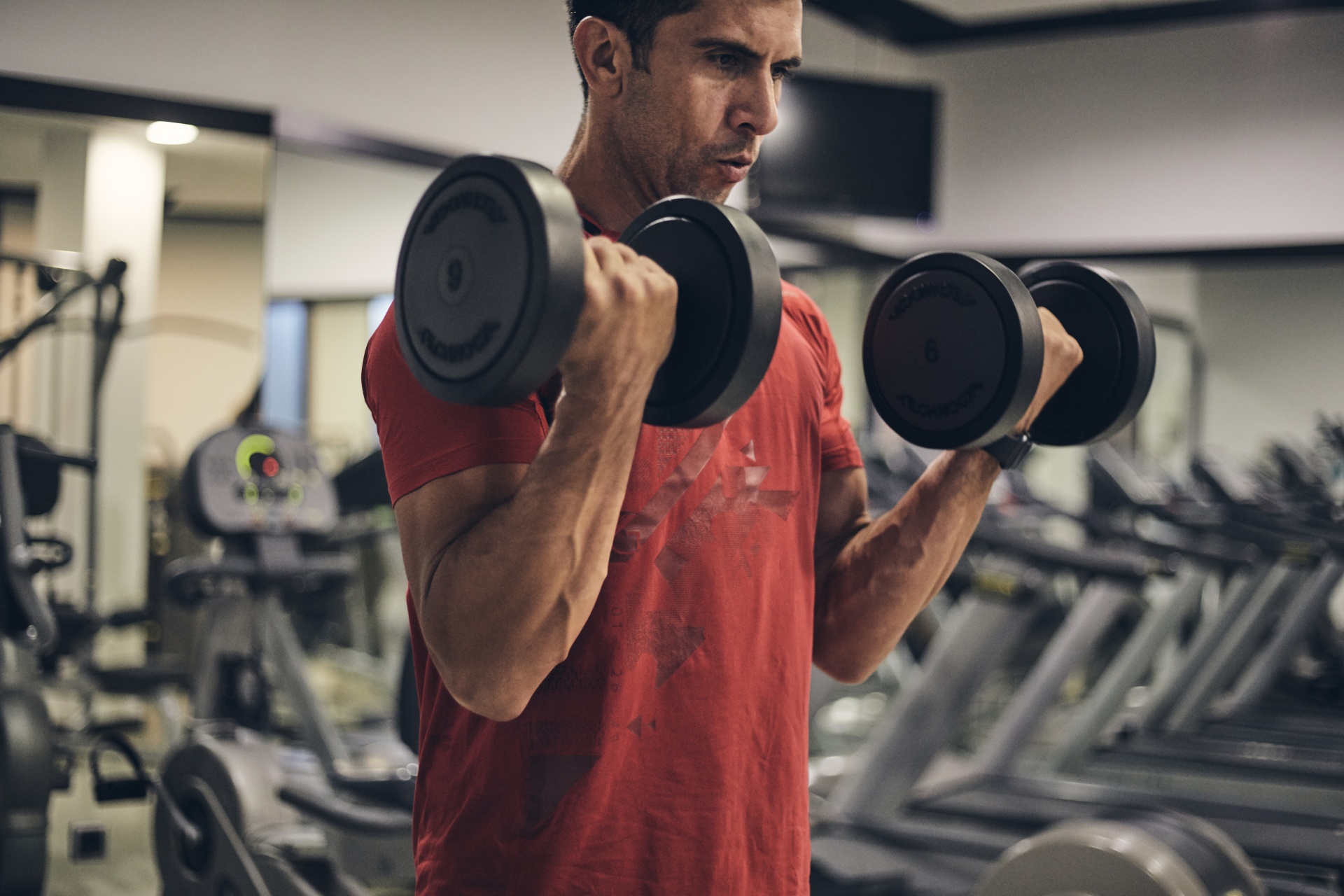 FITNESS ROOM FITNESS ROOM