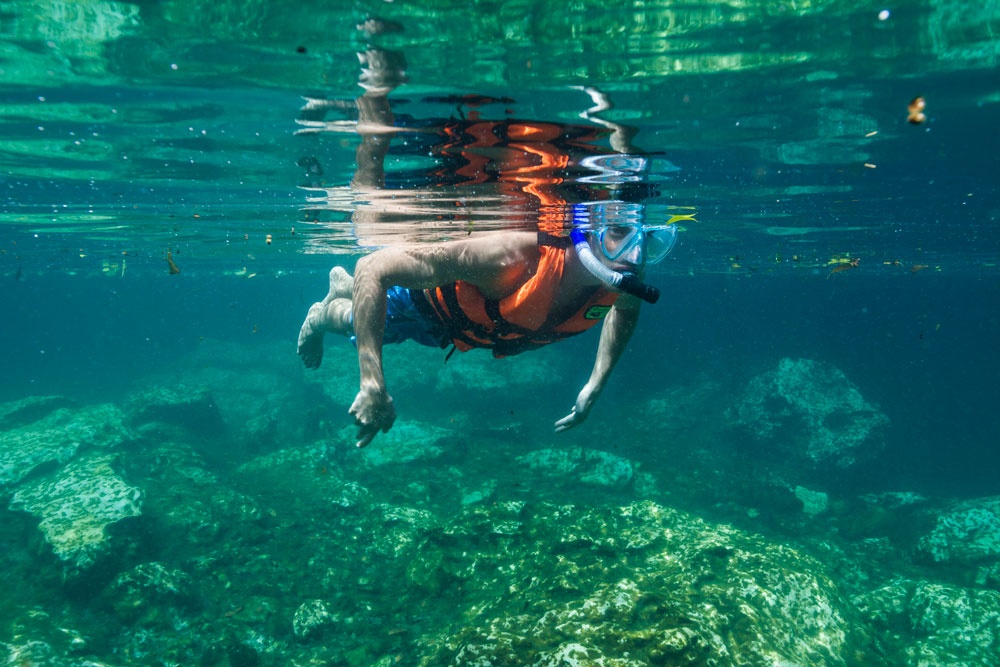 solo travelers caracol