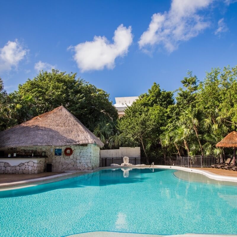 sandos caracol pool bar