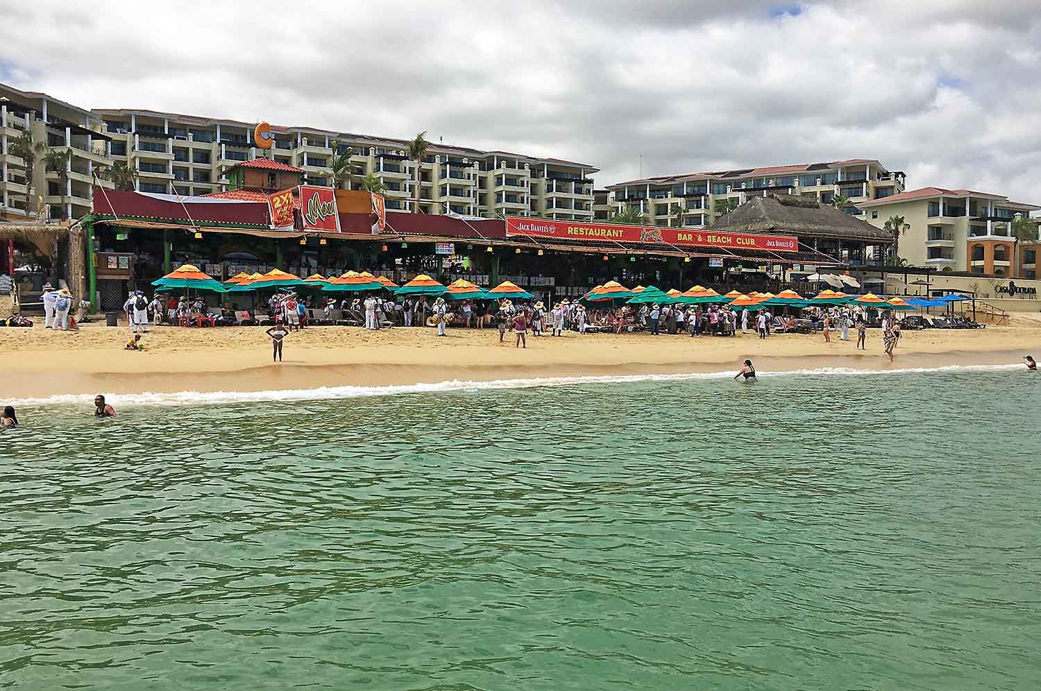 mango deck los cabos