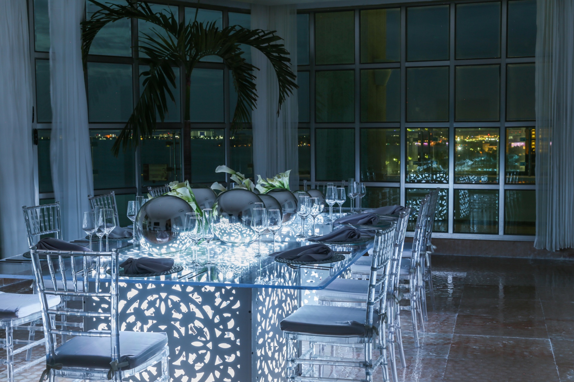 LAGUNA PENTHOUSE AT NIGHT - SANDOS CANCUN