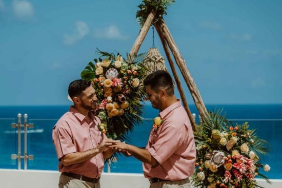 Gay-weddings-in-Mexico-550x367