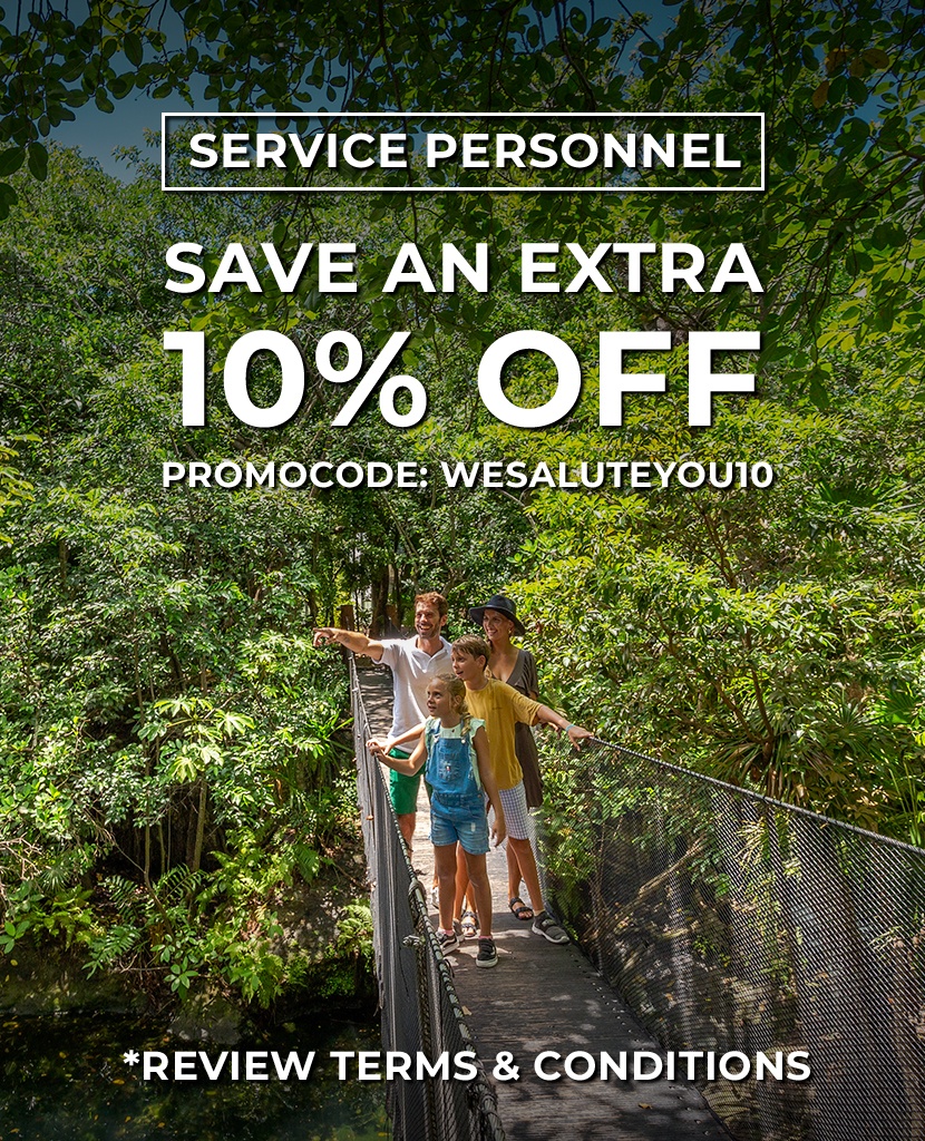SERVICE PERSONNEL AT SANDOS CARACOL ECO RESORT