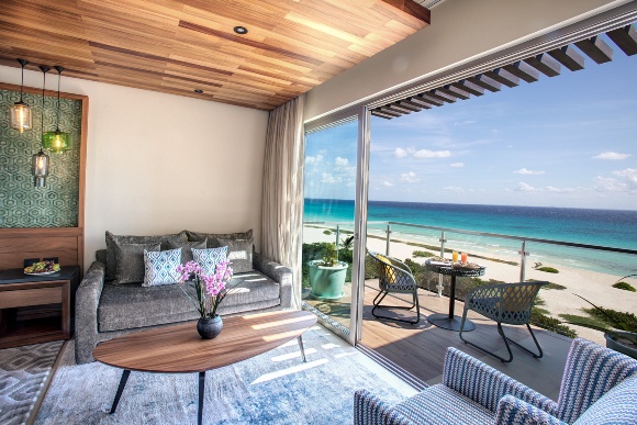 King-Corner-Balcony-Ocean_R2 580x380