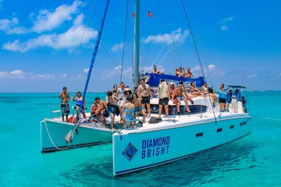 Catamaran adventure Viator 580x387