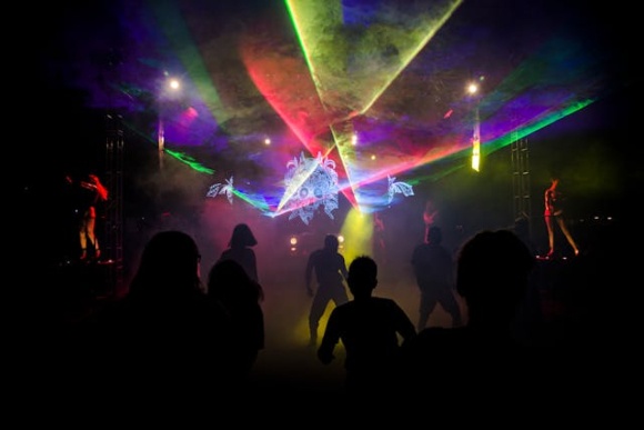 Eclipse night club Pexels 580x387